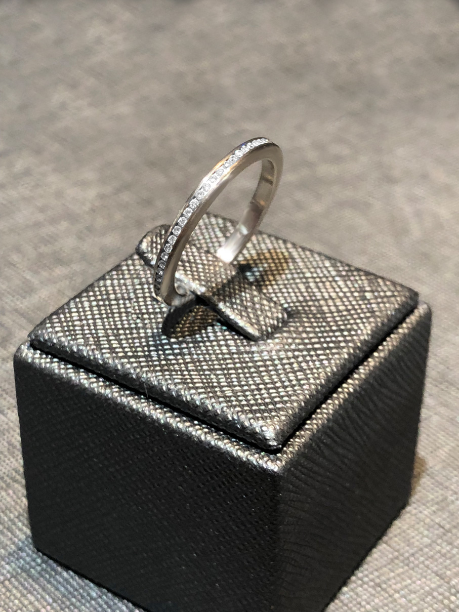 Memoire Ring mit Brillanten 750/- Graugold
